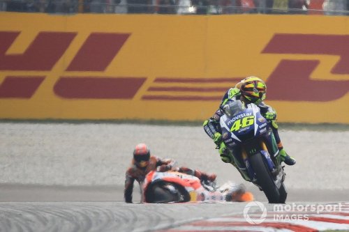 Nostalgia Sepang Clash: Lorenzo Sebut Rossi Harusnya Didiskualifikasi