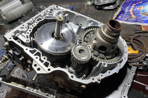 Perawatan Mobil Matik dan Manual, Mana yang Lebih Mahal dan Ribet?