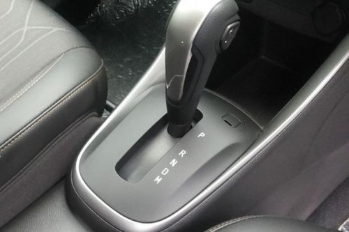 Mobil Matik vs Manual, Pakai Auto Hold Saat Tuas Transmisi di Posisi D