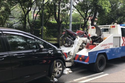 Alasan Mobil Matik Tidak Boleh Diderek Sembarangan