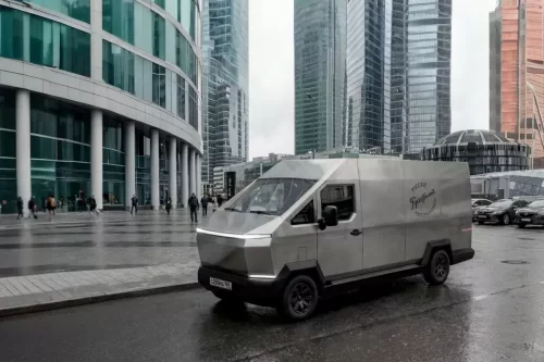 Rusia Bikin Tesla Cybertruck Versi Minibus