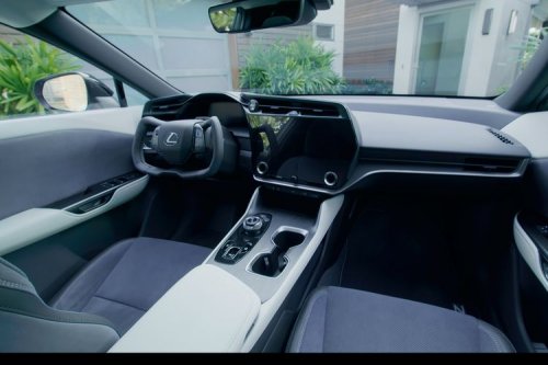 Lexus RZ 500e Resmi Meluncur, Bawa Teknologi SBW Pertama di Indonesia