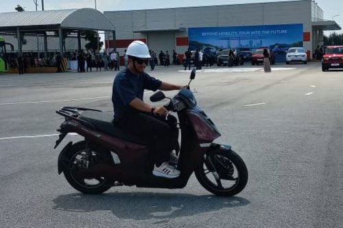 Uji Coba VinFast Theon S: Motor Listrik Futuristik Masih Pakai Rantai