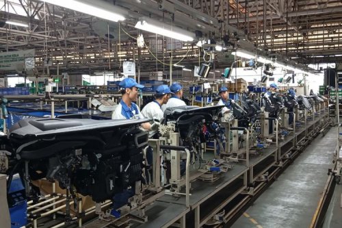 Proses Produksi Mobil Suzuki Cuma Butuh Waktu 2 Menit