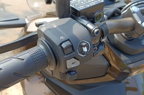 Bahas Honda ADV 160 ABS RoadSync, Warna Khusus yang Menawan