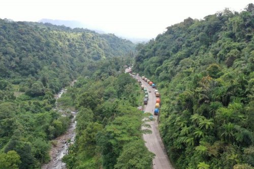 Tips Menghindari Mobil Gagal Menanjak di Jalan Terjal