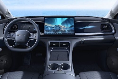 Keselamatan Berkendara: Tombol Fisik Lebih Baik dari Layar Sentuh?