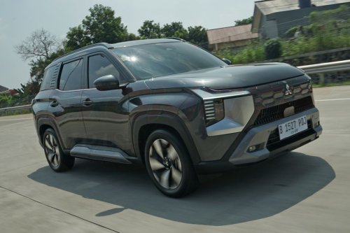 Pilih Mana, Mitsubishi Destinator atau Toyota Innova Zenix Non-Hybrid?