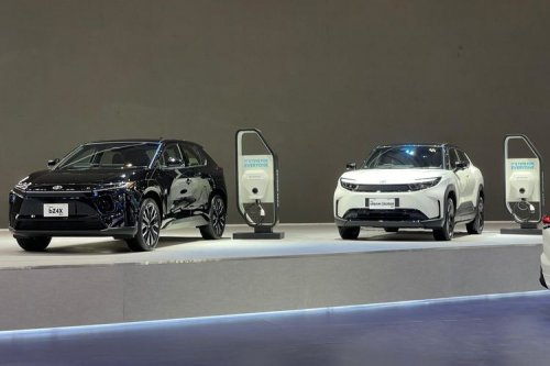 Toyota bZ4X dan Urban Cruiser Menjadi Sorotan di GIIAS 2025