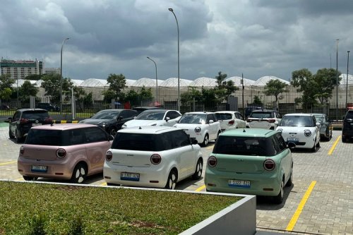 Changan Serahkan Lumin dan Deepal SO7 ke Konsumen Pertama di Indonesia