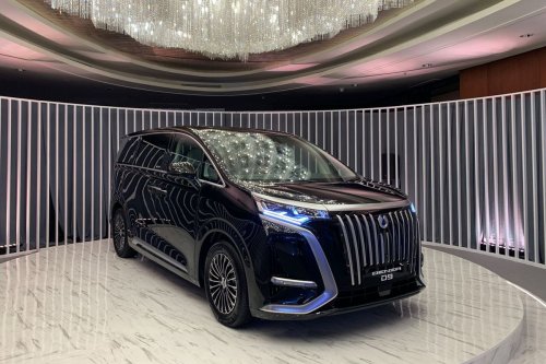 Komparasi MPV Listrik Mewah: Denza D9 atau Mifa 9, Pilih Mana?