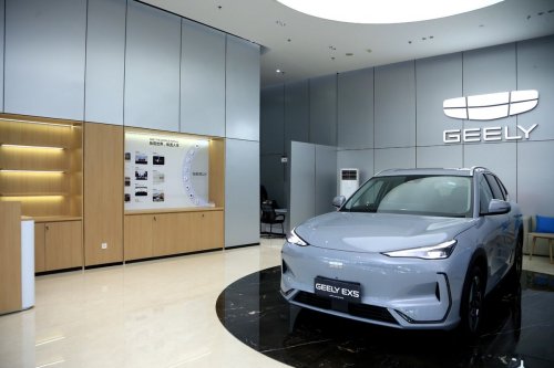 Geely Gandeng Andalan Motors, Buka Diler Baru di Kemang