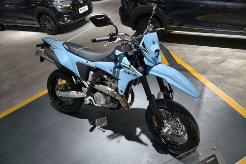 Suzuki Pamerkan DR-Z4SM di IIMS 2026, Supermoto 400 cc