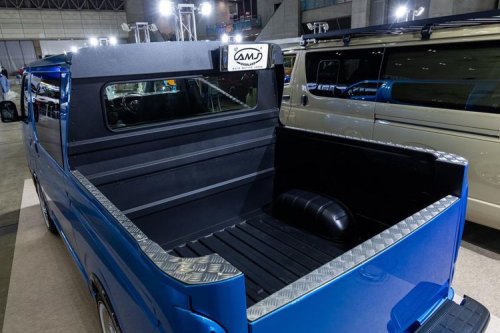 Modifikasi Toyota HiAce Diubah Jadi Pikap Double Cabin