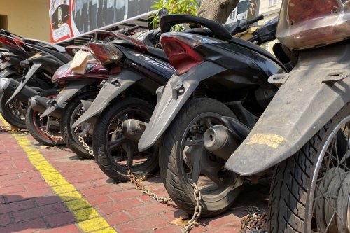 Polisi Buru Kendaraan Tanpa Pelat Nomor via ETLE Mobile