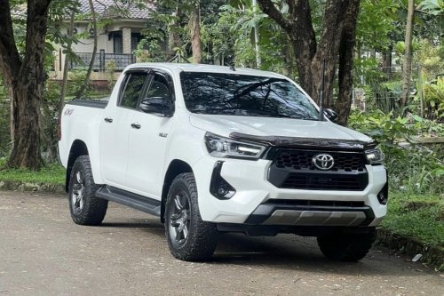 Pengalaman Pemakai Toyota Hilux 2025 untuk Harian, Masih Nyaman meski Dimensi Besar