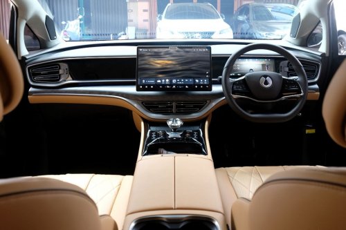 Modifikasi Audio Mobil Listrik: Head Unit Tak Bisa Diganti