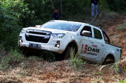 Komparasi Pikap Kabin Ganda: Mahindra Scorpio vs Isuzu D-Max