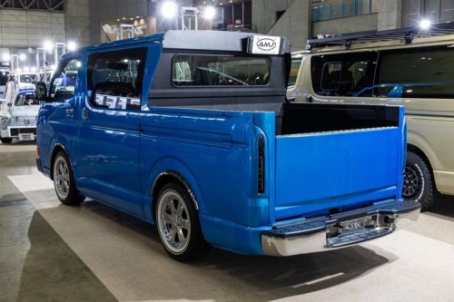 Modifikasi Toyota HiAce Diubah Jadi Pikap Double Cabin