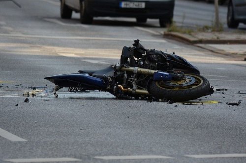 Video Pengendara Motor Lawan Arah di Bogor, Berujung Tabrak Fortuner