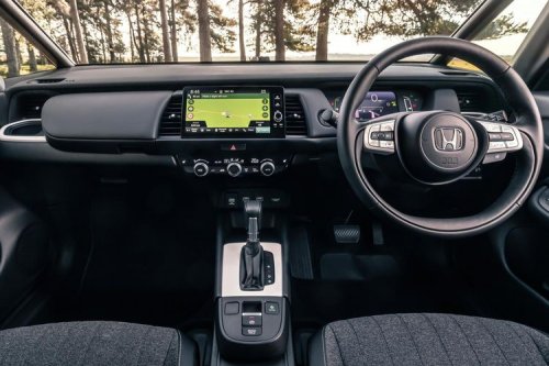 Honda Jazz vs Toyota Yaris: Persaingan Hatchback Terpanas di Indonesia