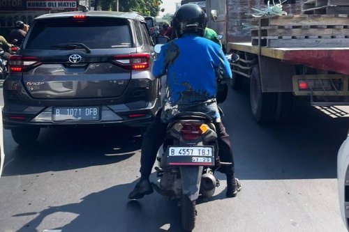 7 Cara Antisipasi Blind Spot untuk Pengendara Sepeda Motor