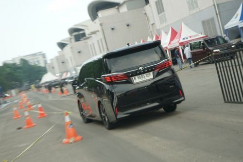 Selisih Rp 349 Juta, Ulik Perbedaan Alphard XE Hybrid