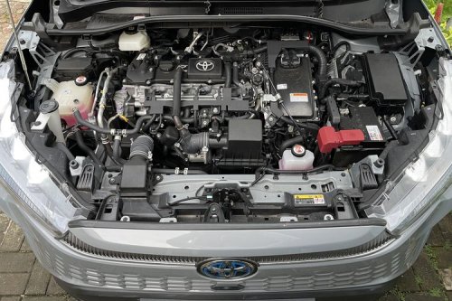 Apakah Merawat Mobil Hybrid Lebih Rumit dari Mobil Bensin?