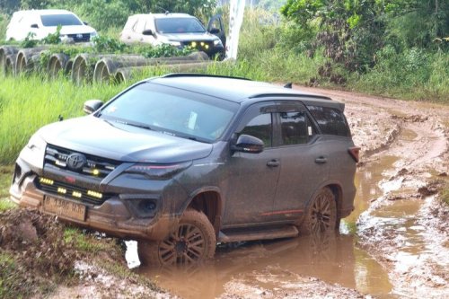 Perbandingan GWM Tank 300 dan Toyota Fortuner: Mana yang Unggul?