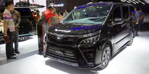 Pengalaman Dirly Idol Pakai Toyota Voxy Selama 5 Tahun