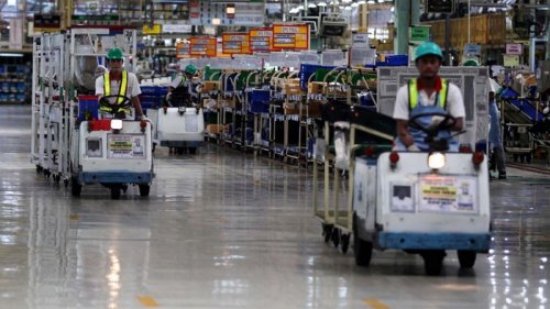 Pasar Mobil Lesu, Segini Jumlah PHK di Industri Komponen