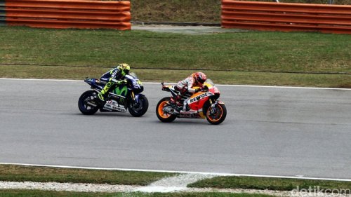 Lorenzo soal Insiden MotoGP Sepang 2015: Lutut Rossi Gerak, Marquez Jatuh