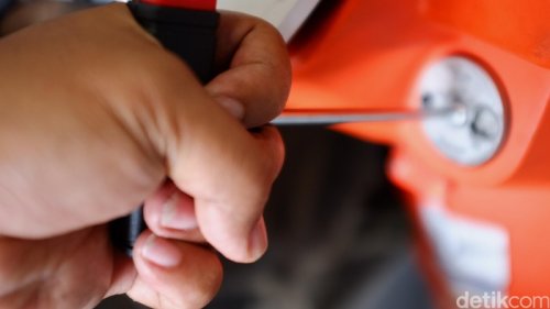 Bikin Geleng-geleng! Polisi Senior Curi Motor Junior