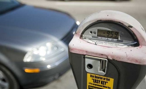 Ada-ada Aja, Demi Dapat Parkiran Mobil di Mall Wanita Ini Pasang Badan