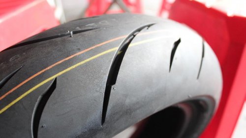 Jangan Tunggu Botak! Segini Usia Ideal Ban Motor