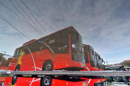 Jangan Cuma Pikirin Mobil Nasional, Angkutan Umum di RI Banyak yang Sudah Tua!