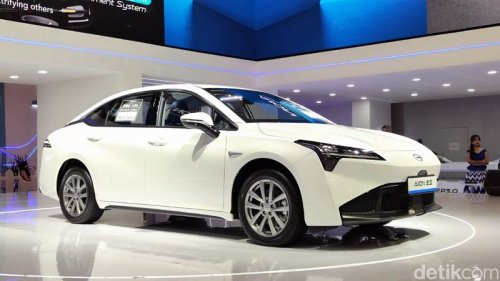 Seberapa Laris Sedan Listrik di Indonesia?