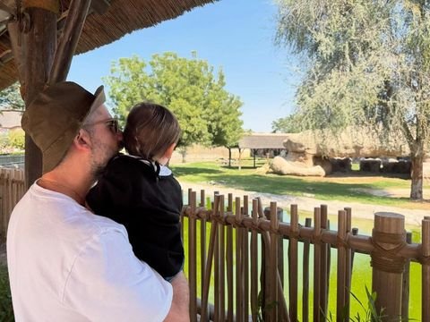 Lindsay Lohan Tampilkan Anaknya di Instagram Setahun Setelah Melahirkan