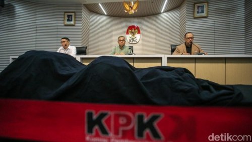 Intip Garasi Wakil Ketua DPRD Tersangka Korupsi Proyek Dinas PU