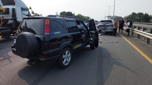 Geely EX5 Ringsek usai Terlibat Kecelakaan Beruntun, Bemper Belakang Lepas