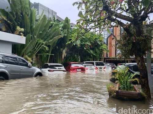 Begini Cara Penanganan Mobil Setelah Kena Banjir