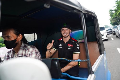 2 Pebalap MotoGP Naik Bajaj-MRT di Jakarta