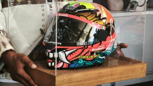 Helm Bertanda Tangan Valentino Rossi Dilelang, Laku Rp 15 Juta