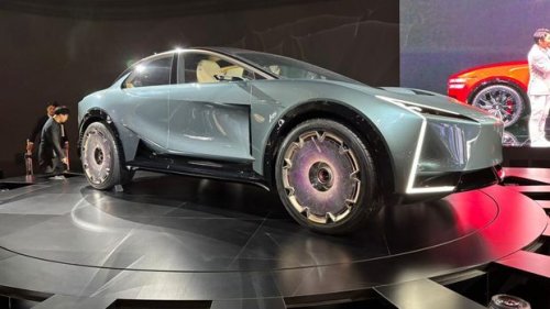 Mewah! Lexus Pamer Mobil sampai Kapal untuk Para Sultan