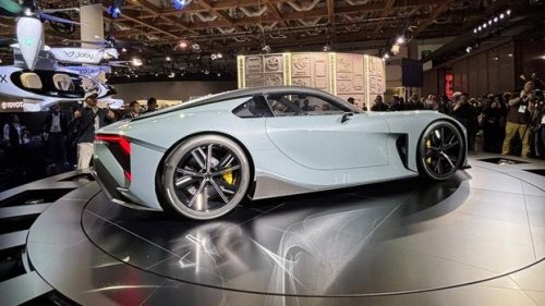 Mewah! Lexus Pamer Mobil sampai Kapal untuk Para Sultan