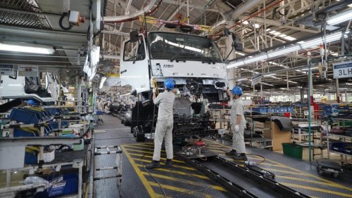 Miris! Otomotif RI Lagi Lesu, Digempur Impor Pickup India dan Truk China