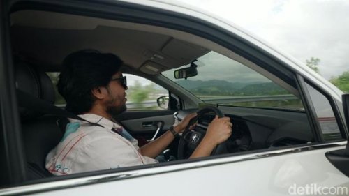 Tenang di Tengah Padatnya Jalan Bali bersama Toyota New Veloz Hybrid