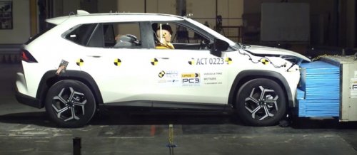 Kembaran Toyota Yaris Cross Dites Tabrak, Ini Hasilnya