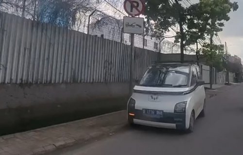 Nggak Cuma Motor, Mobil Mulai Ikut-ikutan Lawan Arah di Jalan Raya