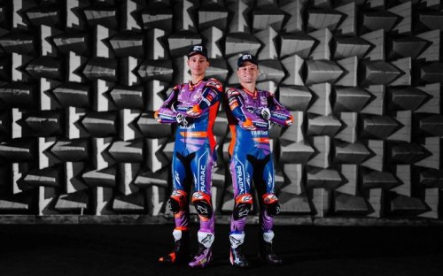 Aksi Toprak Razgatlioglu-Jack Miller Jadi Juara Balapan Pakai Tuk-Tuk